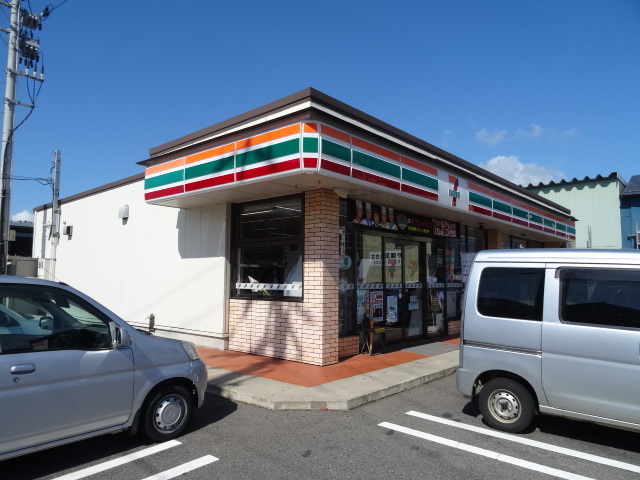 コンビニ　セブンイレブン新潟入船店（コンビニ）まで701m