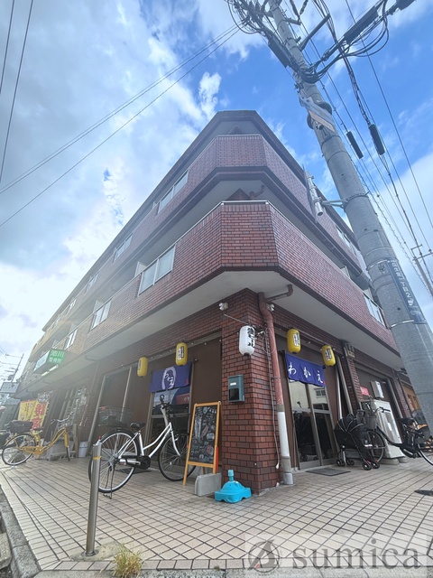 エントランス　明るいエントランスであなたのお帰りをお待ちします＾＾