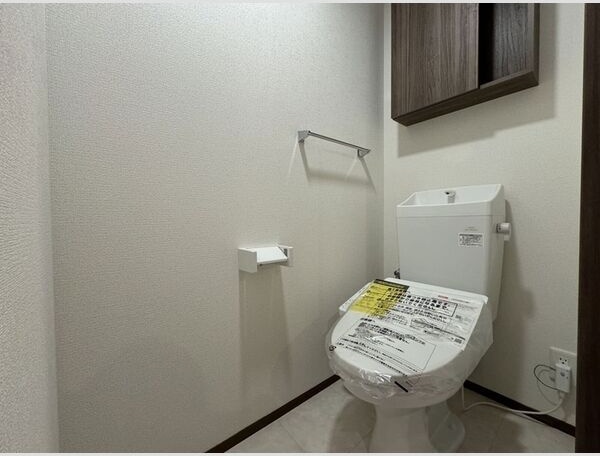 ＪＲ東海道本線 西宮駅 徒歩10分 3階建 築3年のトイレ写真