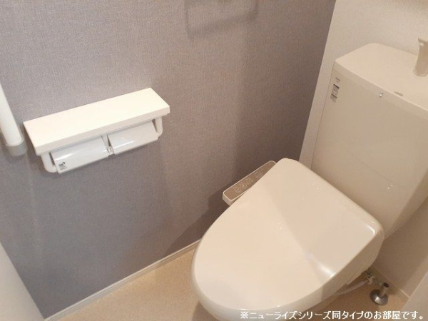 トイレ　※参考写真　同建築メーカー施工の同間取完成他物件のものです。