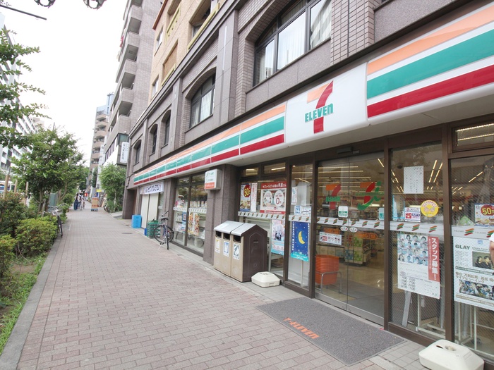 コンビニ　セブンイレブン（コンビニ）まで126m