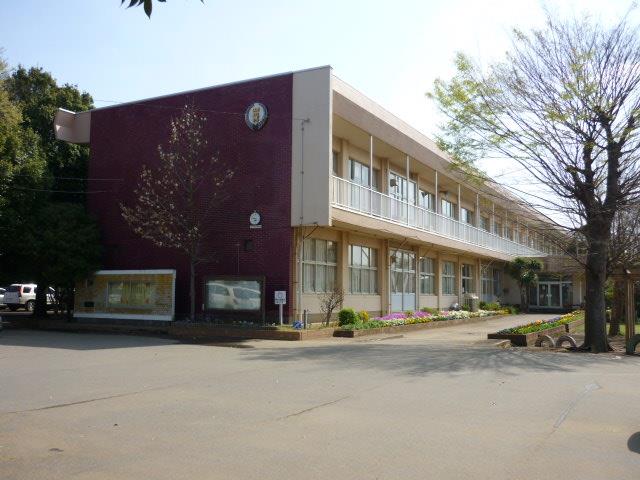 小学校　四街道市立四街道小学校（小学校）まで653m
