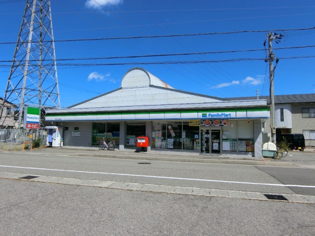 コンビニ　ファミリーマート 野々市工大前店（コンビニ）まで300m
