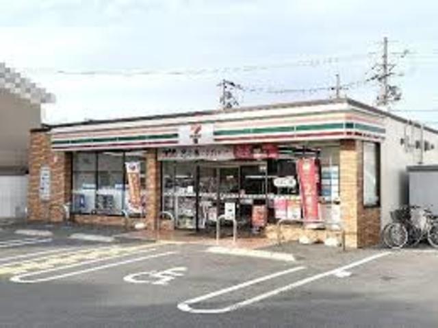コンビニ　セブンイレブン宇治開町店（コンビニ）まで590m