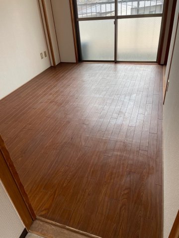 前川ビルの居間写真