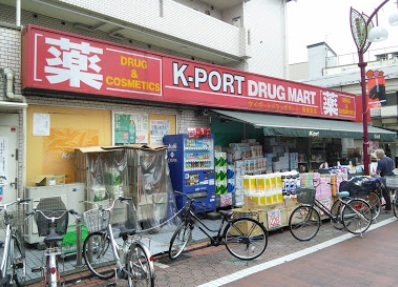 ドラックストア　ケイポートドラッグマート梅屋敷店（ドラッグストア）まで565m