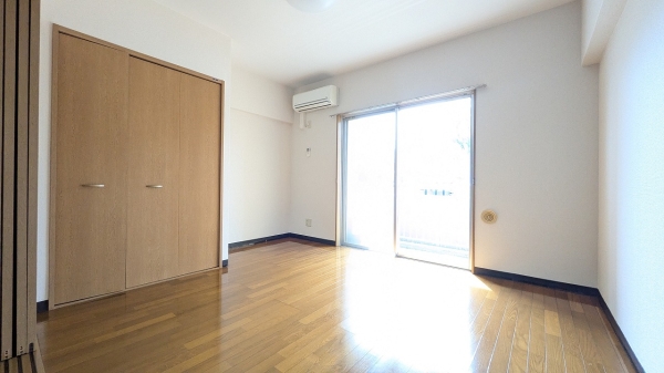 CASAアモール IIの居間写真