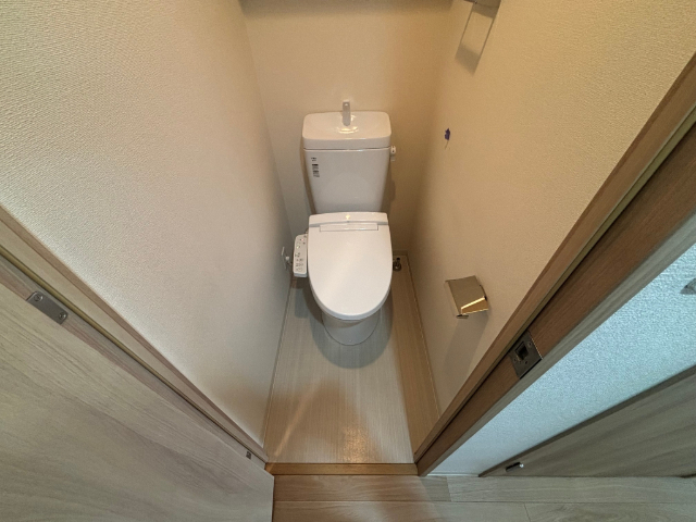 地下鉄長堀鶴見緑地線 西長堀駅 徒歩7分 14階建 築11年のトイレ写真