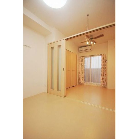 西鉄貝塚線 貝塚駅 徒歩10分 10階建 築15年の居間写真