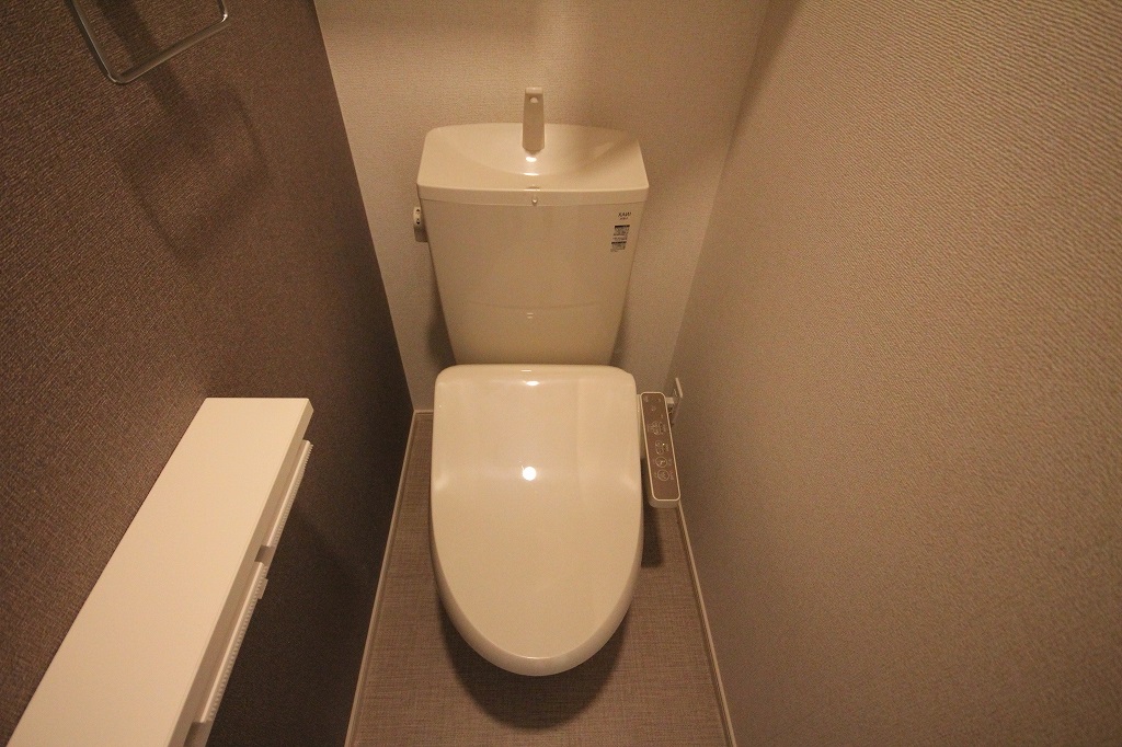 山陽新幹線 新尾道駅 徒歩15分 2階建 築3年のトイレ写真