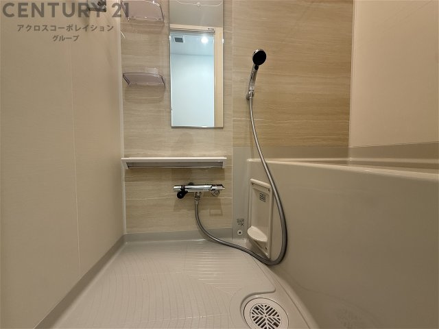 バス・シャワールーム　浴室乾燥機付きで便利です♪