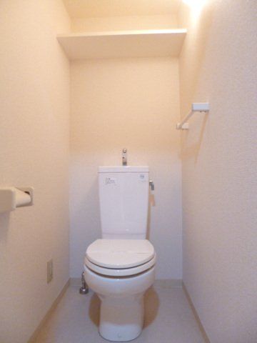 トイレ　※同タイプの別のお部屋です。
