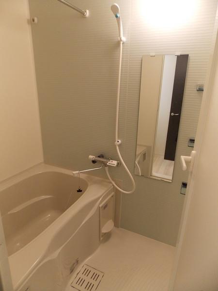 バス・シャワールーム　写真は同タイプの別のお部屋のものです。