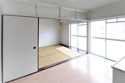 ビレッジハウス飯塚3号棟の居間写真