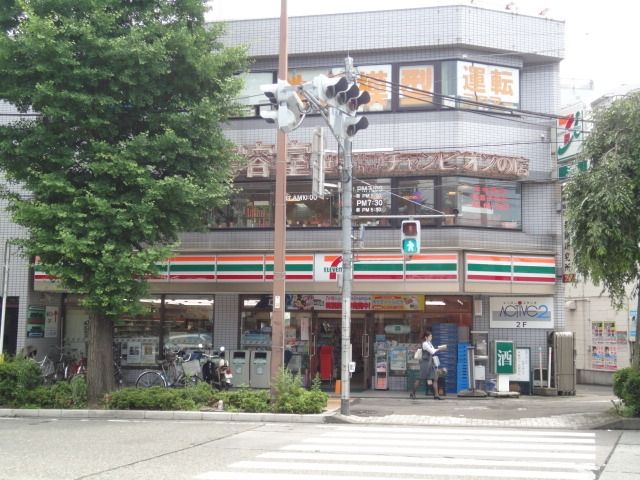 コンビニ　セブンイレブン八王子高尾北口店（コンビニ）まで892m