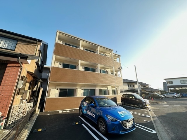 広島市安佐南区八木のアパートの建物外観