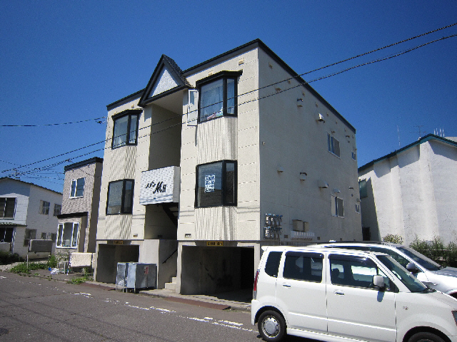 【函館市千代台町のアパートの建物外観】