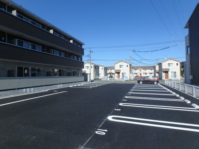 【北上市柳原町2丁目築5年の駐車場】