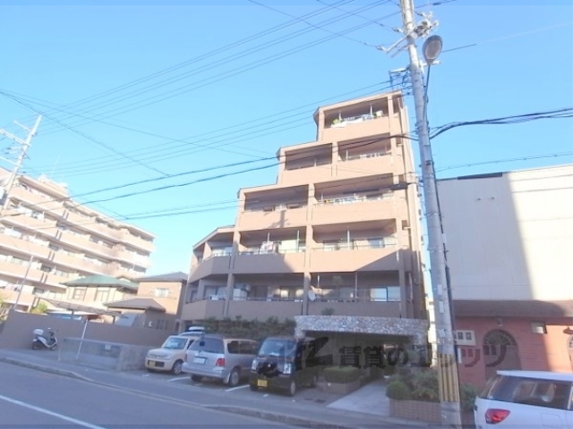 京都市南区久世中久世町２丁目のマンションの建物外観