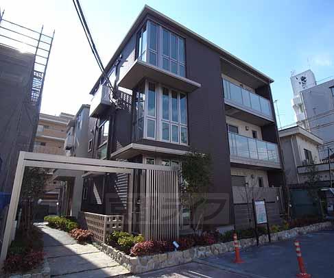 京都市山科区音羽草田町のマンションの建物外観