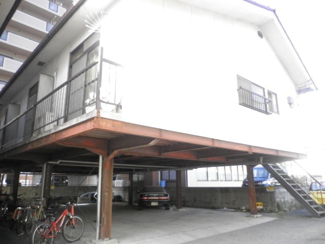 岡山市北区津高のアパートの建物外観