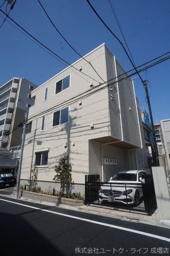 【スプリングヒルズの建物外観】