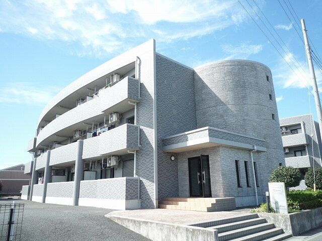 上尾市小泉のマンションの建物外観