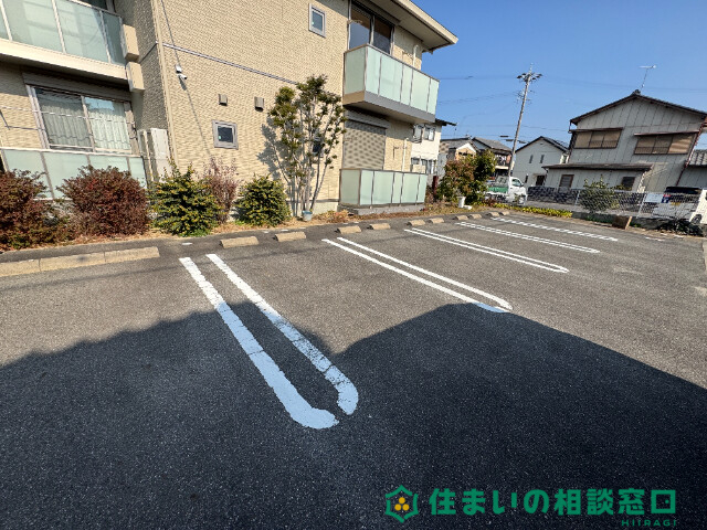 【岡崎市井ノ口町のアパートの駐車場】