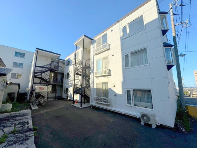 【札幌市手稲区手稲本町三条のマンションの建物外観】