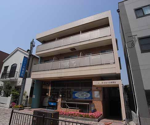 京都市上京区上御霊中町のマンションの建物外観