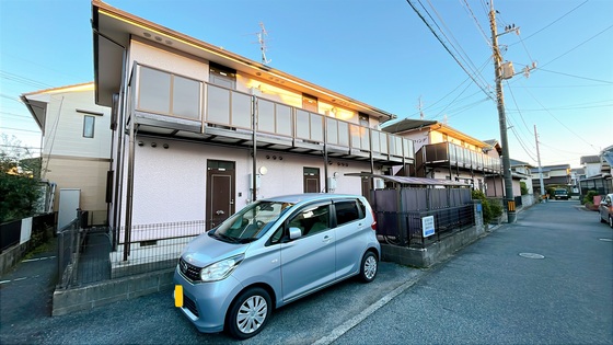 岡山市北区東花尻のアパートの建物外観