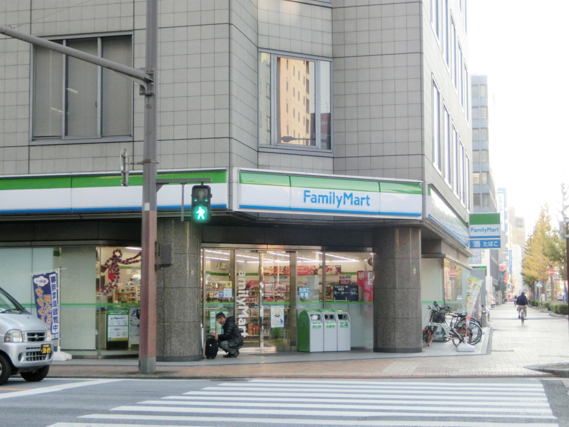 コンビニ　ファミリーマート／小倉鍛冶町二丁目店（コンビニ）まで45m