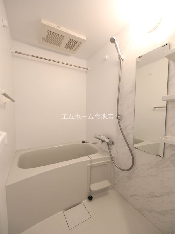 バス・シャワールーム　浴室暖房乾燥機能付バス