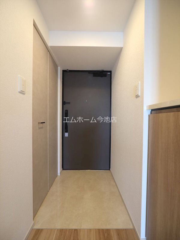 玄関　玄関　シューズボックス完備（収納充実しています）