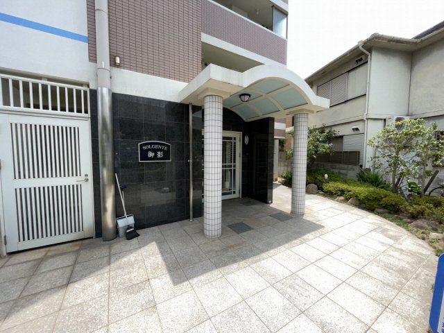 エントランス　ゆとりのあるエントランスです