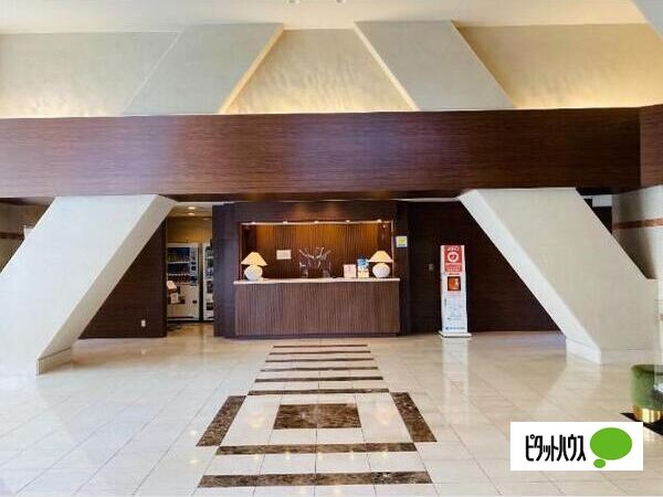 エントランス　コンシェルジュサービス有り