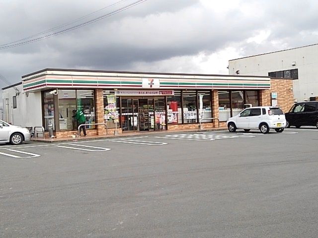 コンビニ　セブンイレブン（コンビニ）まで900m