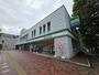 コンビニ　ファミリーマート多摩センター駅南（コンビニ）まで64m