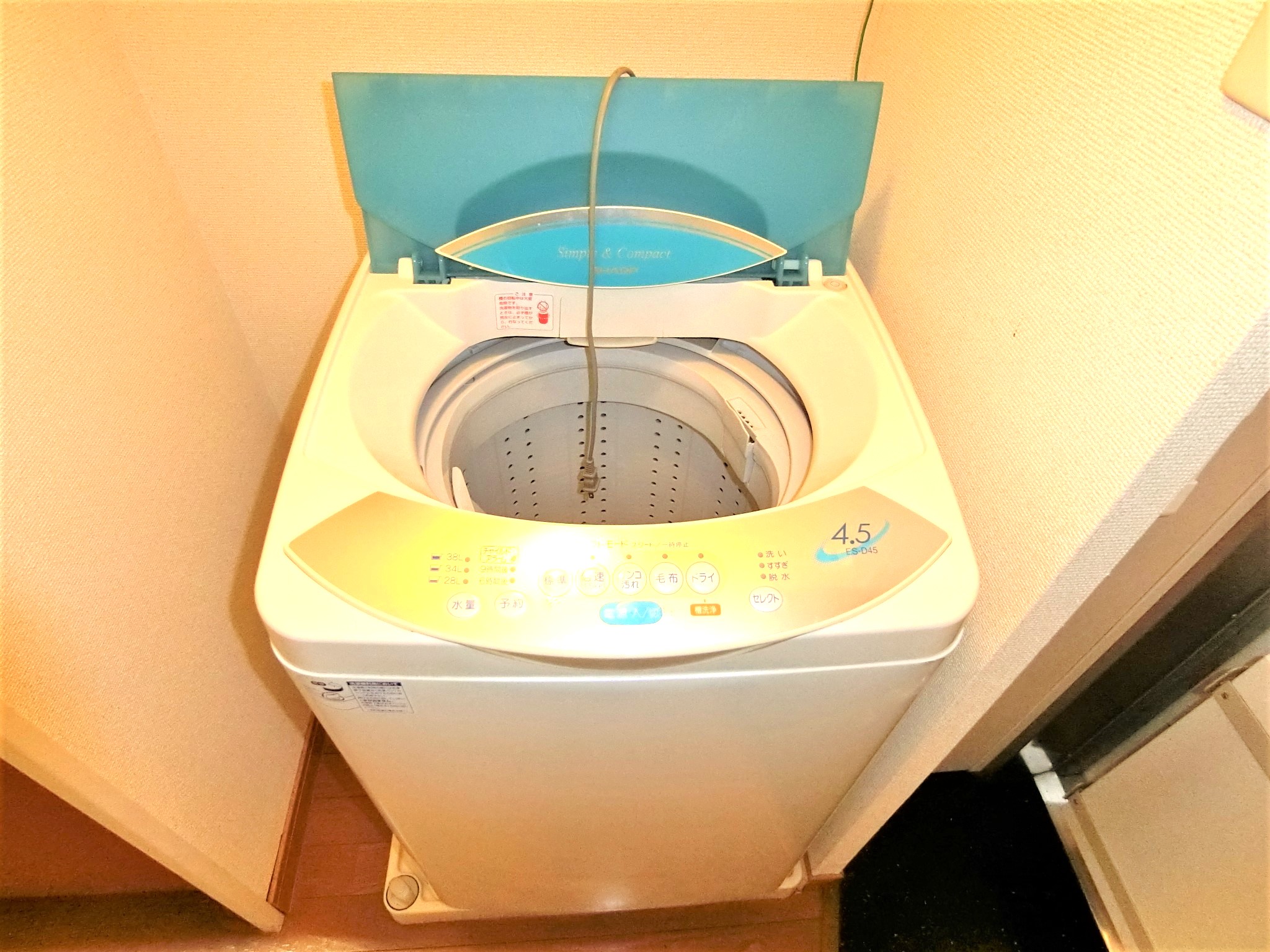 洗面設備　室内に全自動洗濯機が備え付けです☆