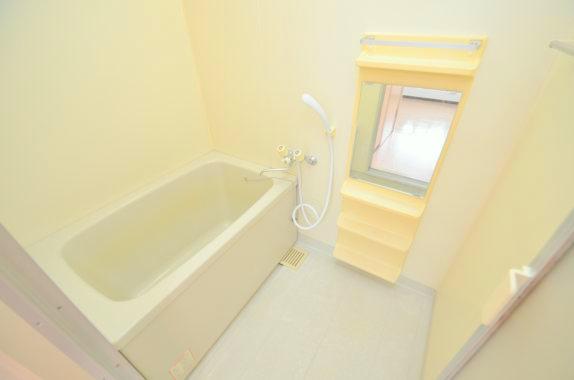 バス・シャワールーム　1日の疲れを癒してくれる浴室です。