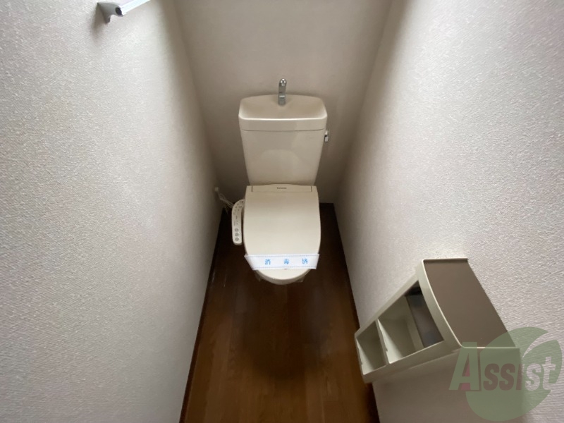 トイレ　温水洗浄便座付きのトイレは、使用しやすくうれしいですね。