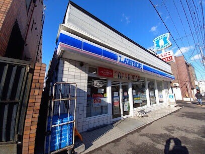 コンビニ　ローソン札幌南7条西店（コンビニ）まで156m