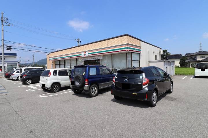 コンビニ　セブンイレブン（コンビニ）まで1197m