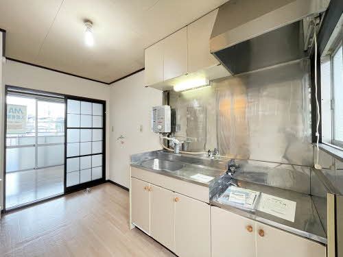 キッチン　ダイニングキッチン