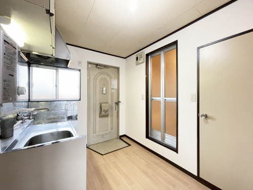 玄関　玄関・キッチン