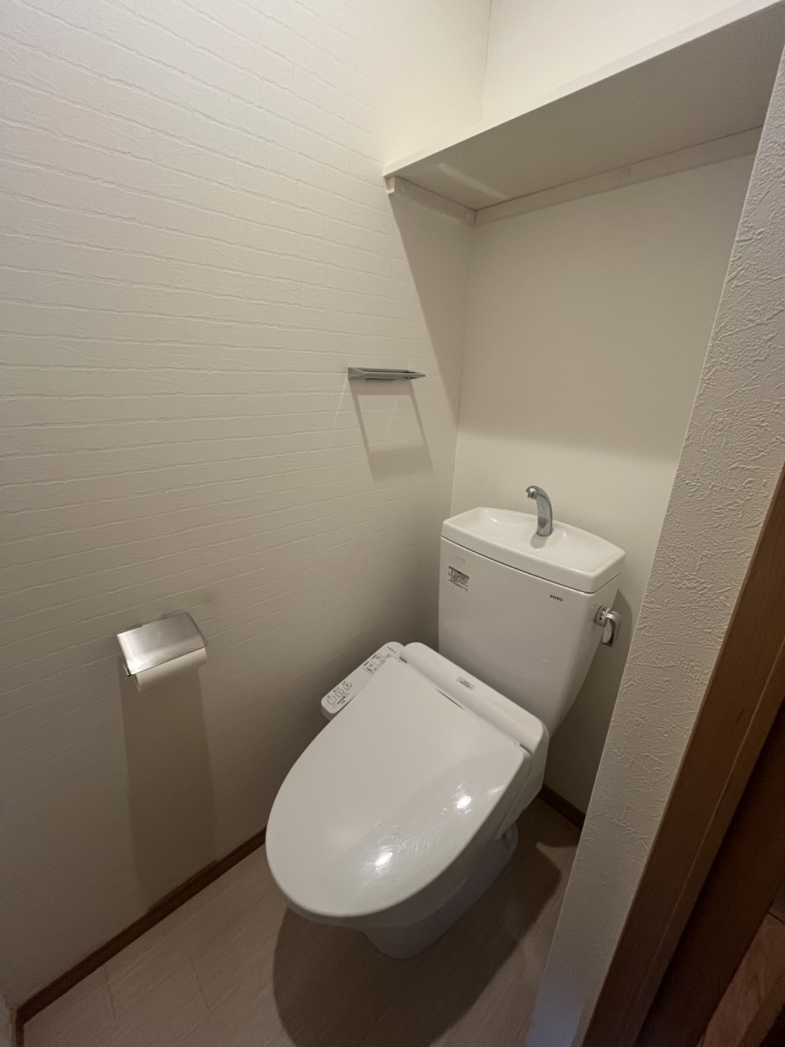 トイレ　イメージ（302号室の写真　現状優先）