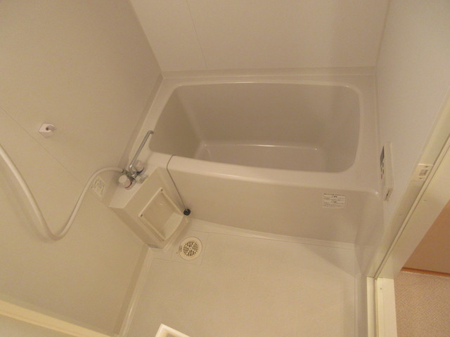 バス・シャワールーム　広めで清潔なお風呂です
