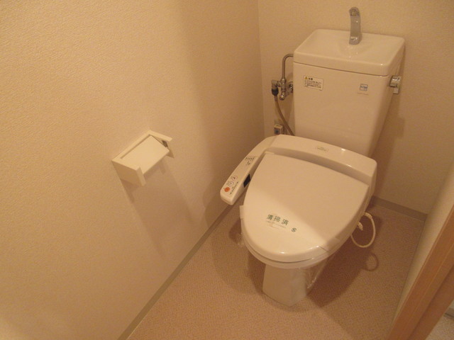 トイレ　ウォシュレット付きのトイレで快適ですよ