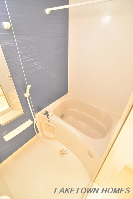 バス・シャワールーム　追い焚き＆浴室乾燥機付の浴室です。