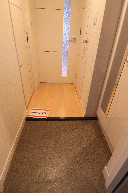 玄関　※別室の参考写真の為、現況優先です。